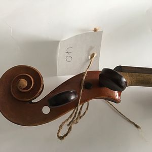 Violine mit Zettel 2